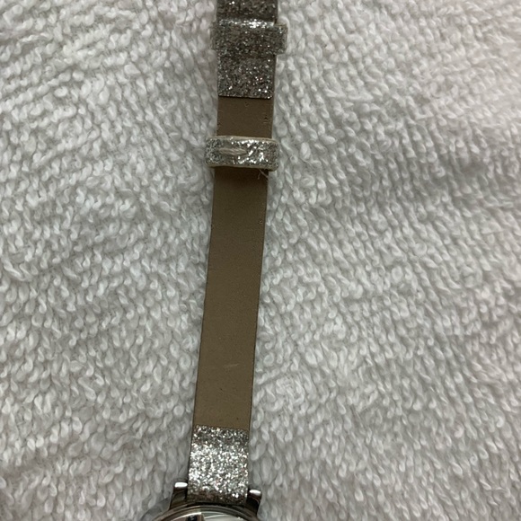 CUTE DISNEY SPARKLY WATCH WORN TWICE LIKE NEW CONDITION battery must be replaced - Picture 9 of 15